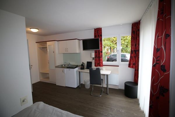 Möbliertes Einzelzimmer mit eigenem Bad und Kochnische 6