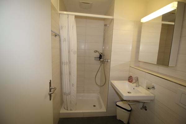 Möbliertes Einzelzimmer mit eigenem Bad und Kochnische 8