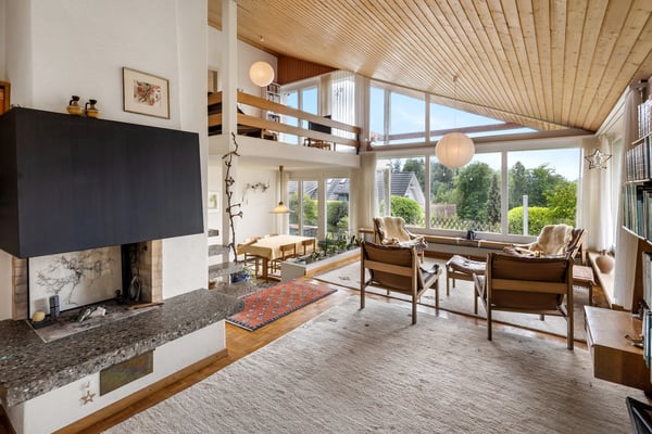 EINFAMILIENHAUS MIT GROSSEM GARTEN UND WEITBLICK IN BEVORZUGTER WOHNLA 2