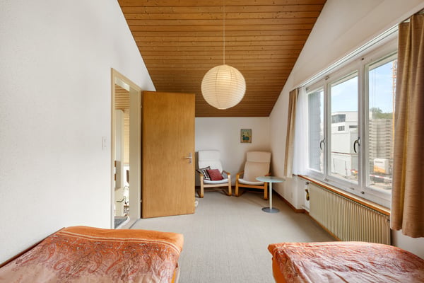 EINFAMILIENHAUS MIT GROSSEM GARTEN UND WEITBLICK IN BEVORZUGTER WOHNLA 13