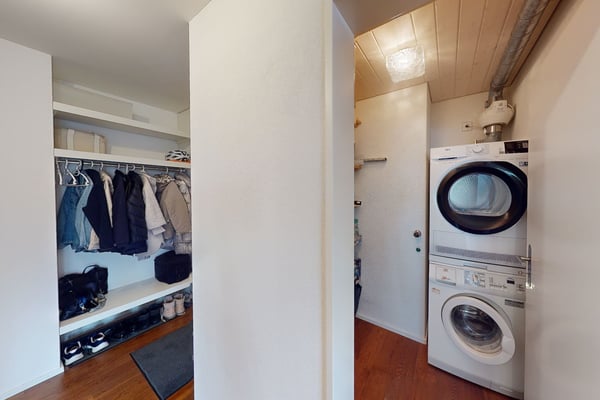 STILVOLLE, RENOVIERTE 3.5-ZIMMER-WOHNUNG IN RAPPERSWIL-JONA 10