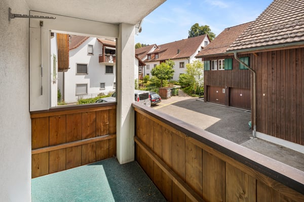 ECKHAUS MIT VIEL PLATZ, GARTEN UND DREI STELLPLÄTZEN 8