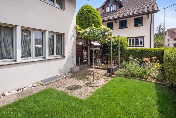 ECKHAUS MIT VIEL PLATZ, GARTEN UND DREI STELLPLÄTZEN 2