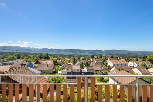 MEHRFAMILIENHAUS MIT ZÜRICHSEE-PANORAMA UND WERTSTEIGERUNGSPOTENZIAL 3