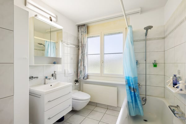 SONNIGE 4.5-ZIMMER-WOHNUNG MIT WEITBLICK INS GRÜNE 10