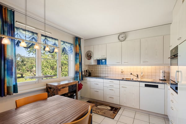 SONNIGE 4.5-ZIMMER-WOHNUNG MIT WEITBLICK INS GRÜNE 5