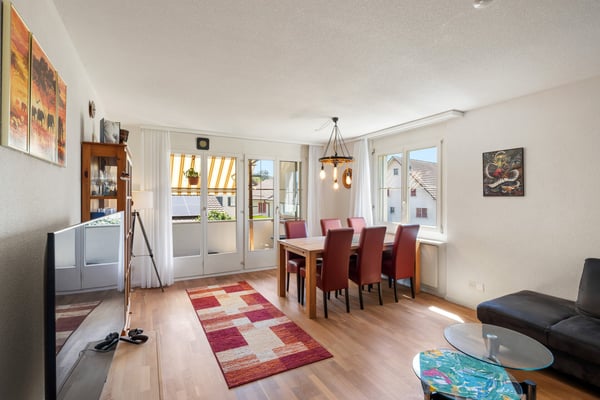 SONNIGE 4.5-ZIMMER-WOHNUNG MIT WEITBLICK INS GRÜNE 3