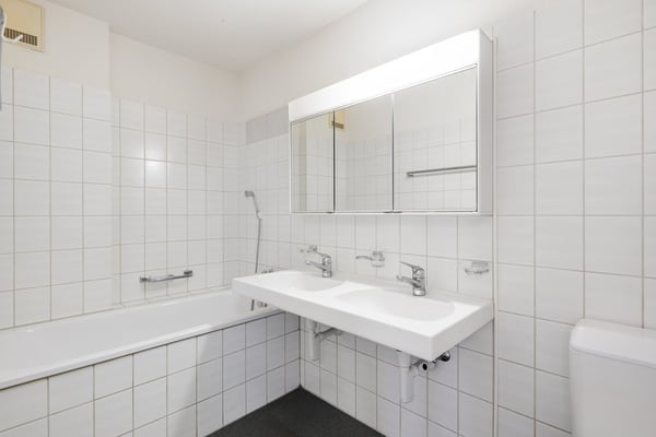 GROSSZÜGIGE 1.5-ZIMMER-WOHNUNG MIT GROSSEM BALKON UND 2 TG-PLÄTZEN 11