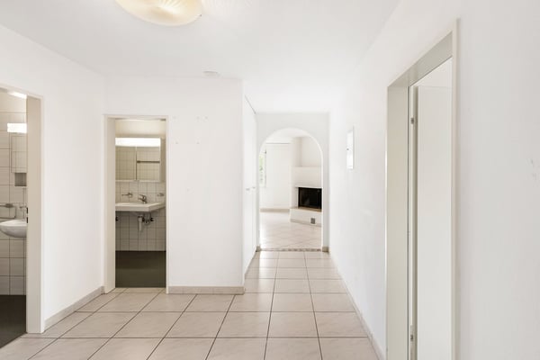 GROSSZÜGIGE 1.5-ZIMMER-WOHNUNG MIT GROSSEM BALKON UND 2 TG-PLÄTZEN 13