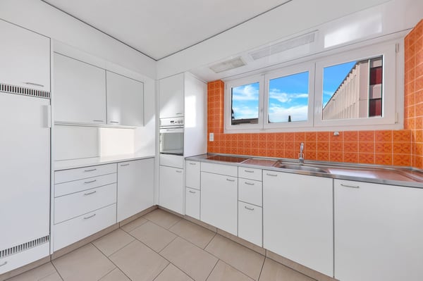 Ruhige 4.5-Zimmerwohnung mit grossem Balkon in Egg – alles in Gehdistanz 3