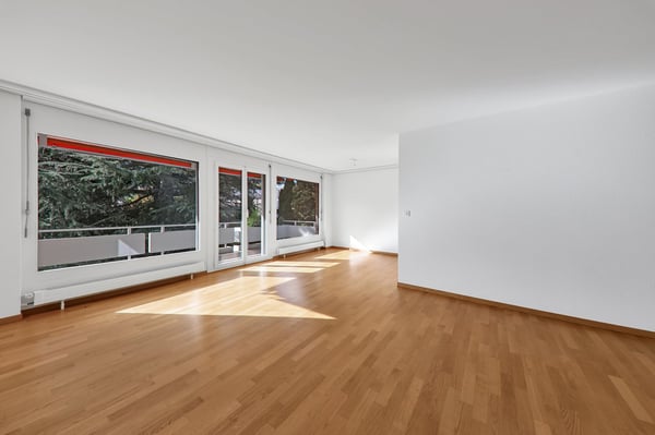 Ruhige 4.5-Zimmerwohnung mit grossem Balkon in Egg – alles in Gehdistanz 2