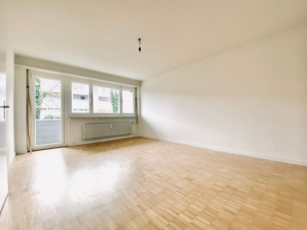 Helle 3-Zimmer-Wohnung mit Balkon beim Bahnhof-Bonstetten 2