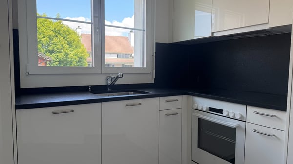 Sanierte 5- Zimmer-Maisonette- Wohnung mit Balkon in Bonstetten 1