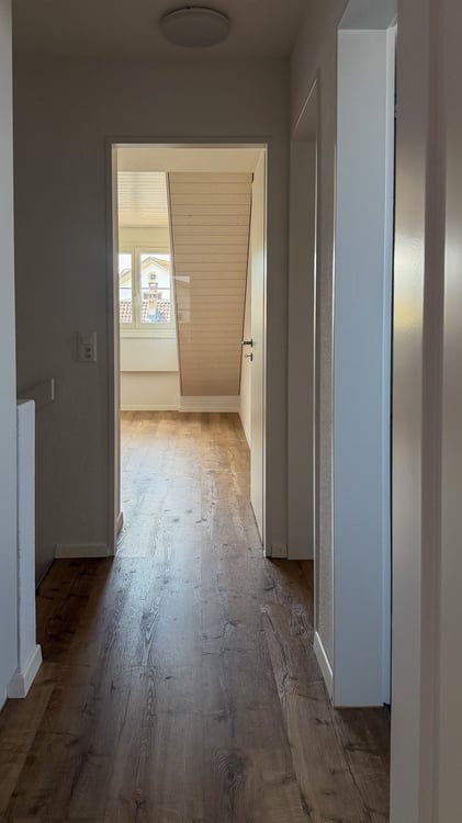 Sanierte 5- Zimmer-Maisonette- Wohnung mit Balkon in Bonstetten 16
