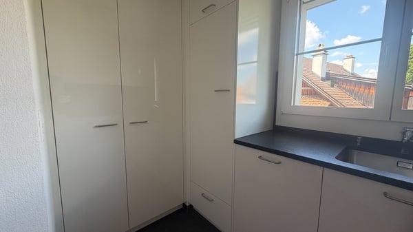 Sanierte 5- Zimmer-Maisonette- Wohnung mit Balkon in Bonstetten 2