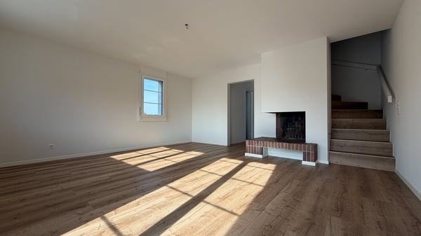 Helle 4 1/2-Zimmer-Wohnung mit Balkon und Kamin in Bonstetten 3