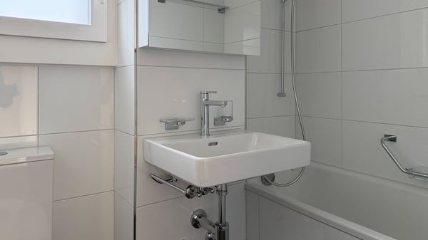Helle 4 1/2-Zimmer-Wohnung mit Balkon und Kamin in Bonstetten 9