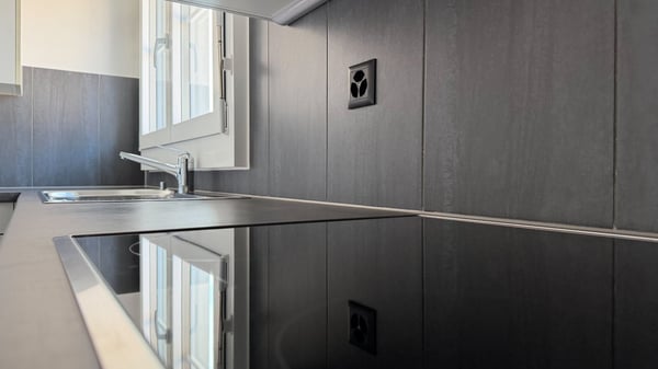Helle 4 1/2-Zimmer-Wohnung mit Balkon und Kamin in Bonstetten 6