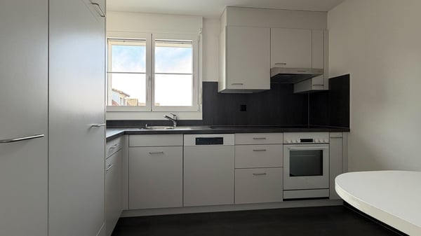 Helle 4 1/2-Zimmer-Wohnung mit Balkon und Kamin in Bonstetten 5