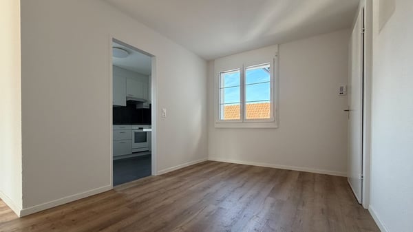 Helle 4 1/2-Zimmer-Wohnung mit Balkon und Kamin in Bonstetten 7