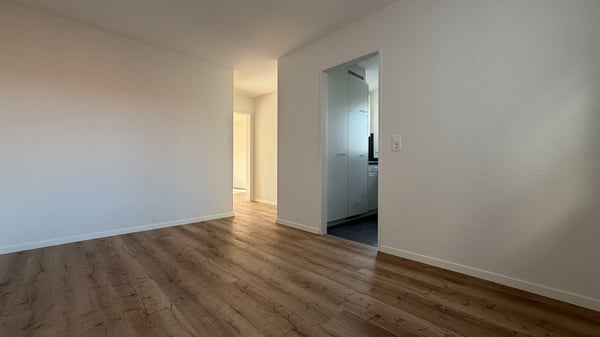 Helle 4 1/2-Zimmer-Wohnung mit Balkon und Kamin in Bonstetten 8