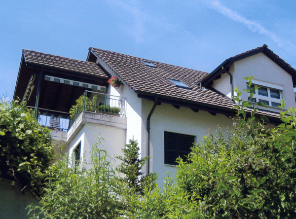 Charmante 3.5-Zimmer-Dachwohnung mit Panoramablick in Egg (ZH) 1