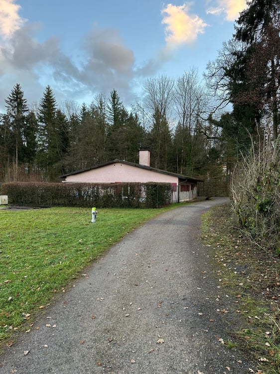 Einzigartige Waldhütte für Vereins- oder Clubanlässe 1