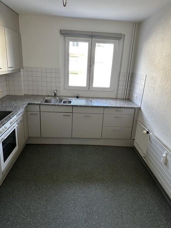 Schöne, lichtdurchflutete 7-Zimmer-Wohnung an zentraler Lage! 2