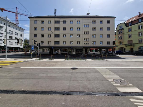 Schöne, lichtdurchflutete 7-Zimmer-Wohnung an zentraler Lage! 1