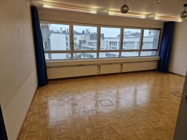 Zentral gelegenes Büro/Atelier in Biel! 2
