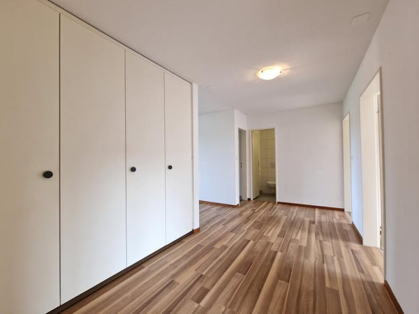 Grossräumige Wohnung mit Balkon in zentraler Gegend! 12