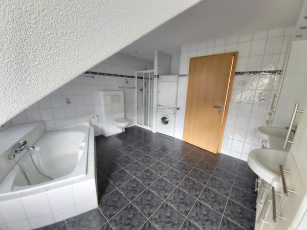 1 MONAT GRATIS WOHNEN! Traumhafte Dachwohnung mit Balkon! 12