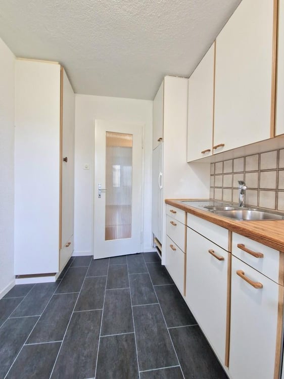 Wunderschöne Wohnung mit Balkon - 5 Minuten vom Flughafen Zürich 8