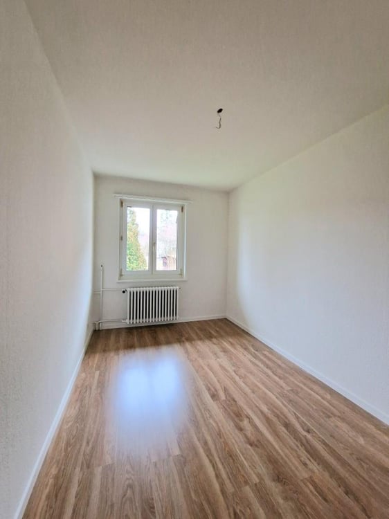 Wunderschöne Wohnung mit Balkon - 5 Minuten vom Flughafen Zürich 6