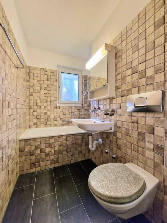 Wunderschöne Wohnung mit Balkon - 5 Minuten vom Flughafen Zürich 9