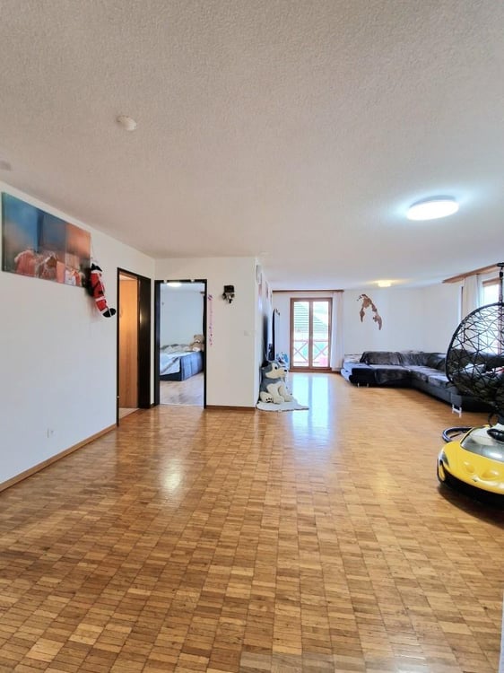 Schöne Familienwohnung mit Balkon + 2 Bädern 3