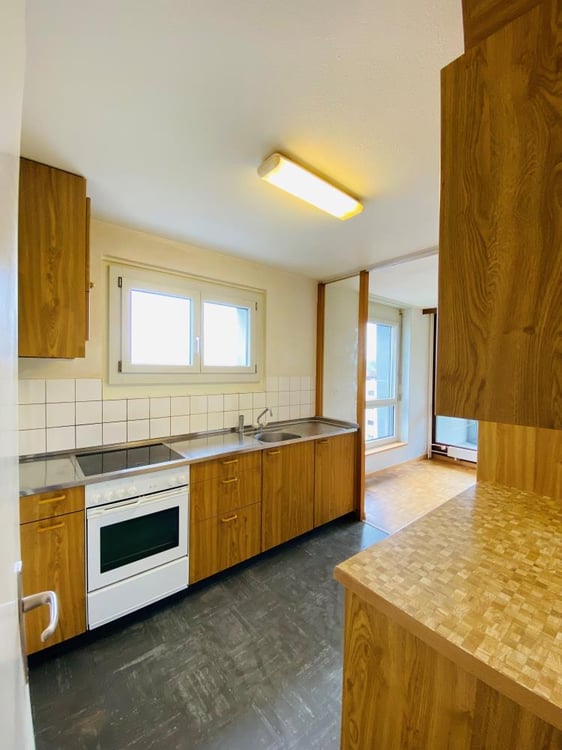 Grossräumige, helle Wohnung mit Balkon und herrlicher Aussicht 7