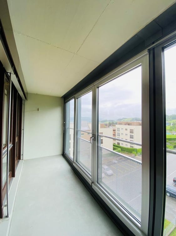 Grossräumige, helle Wohnung mit Balkon und herrlicher Aussicht 3