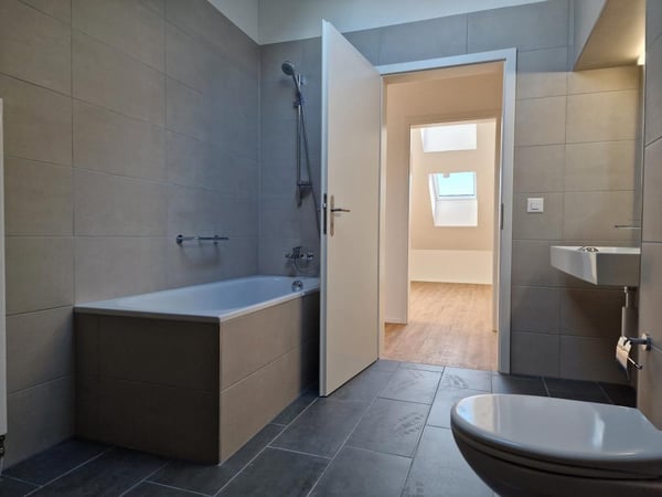 Total neu sanierte 4.5-Dachzimmerwohnung! 11