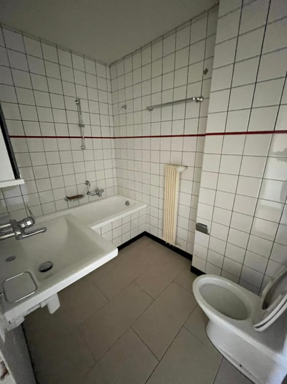 Neu renoviert mit grossem Balkon und Aussicht 11