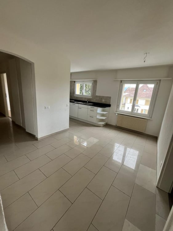 Neu renoviert mit grossem Balkon und Aussicht 9