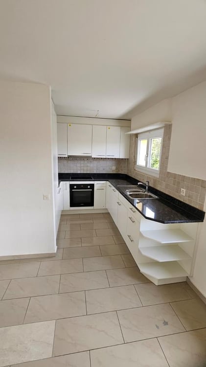 Neu renoviert mit grossem Balkon und Aussicht 10