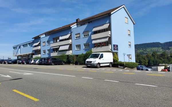Wunderschöne 2 Zimmerwohnung mit Sitzplatz- per Sofort!