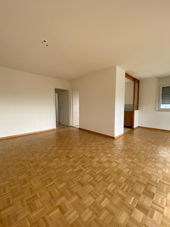 Grossräumige, helle Wohnung mit Balkon und herrlicher Aussicht 5