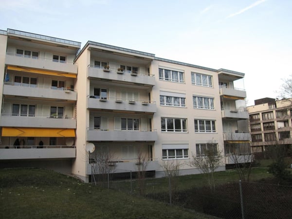 Motorrad-Abstellplatz in der Breite 4