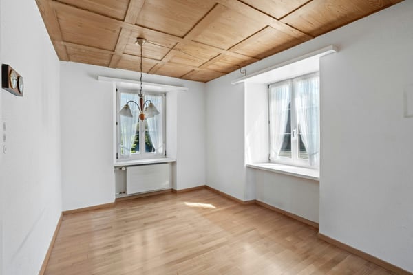 Charmantes Doppeleinfamilienhaus mit grossem Garten und viel Potential an ruhiger Lage 7