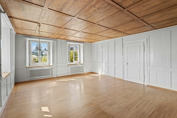 Charmantes Doppeleinfamilienhaus mit grossem Garten und viel Potential an ruhiger Lage 8