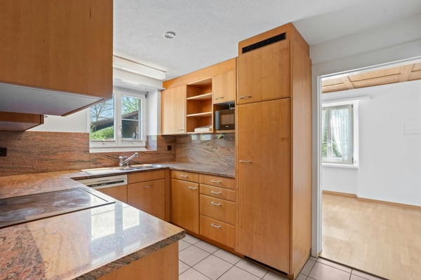 Charmantes Doppeleinfamilienhaus mit grossem Garten und viel Potential an ruhiger Lage 6