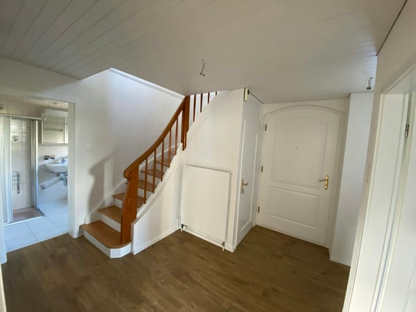 Freistehendes, teilsaniertes Einfamilienhaus mit grossem Umschwung 5