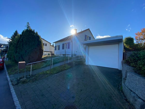 Freistehendes, teilsaniertes Einfamilienhaus mit grossem Umschwung 1